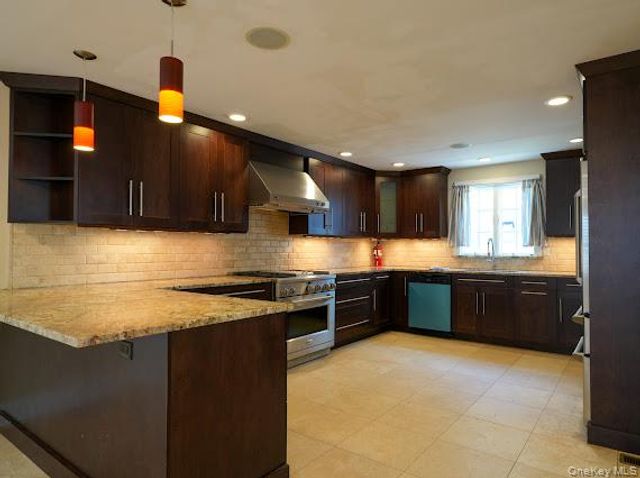 3 Pennsylvania Court, Long Beach, NY 11561