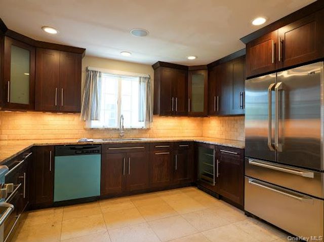 3 Pennsylvania Court, Long Beach, NY 11561