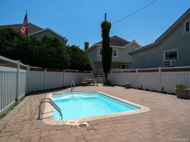 3 Pennsylvania Court, Long Beach, NY 11561