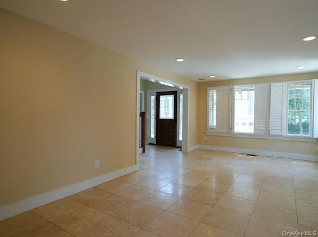 3 Pennsylvania Court, Long Beach, NY 11561