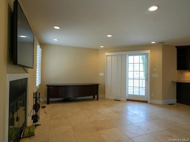 3 Pennsylvania Court, Long Beach, NY 11561