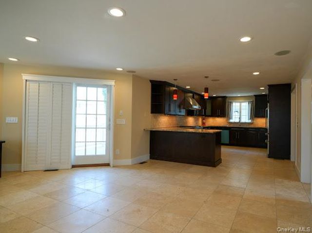 3 Pennsylvania Court, Long Beach, NY 11561