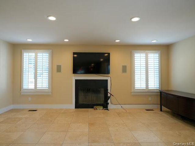 3 Pennsylvania Court, Long Beach, NY 11561