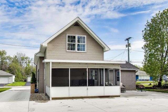 335 Howard STREET, Walworth, WI 53184