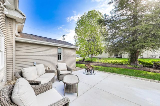335 Howard STREET, Walworth, WI 53184