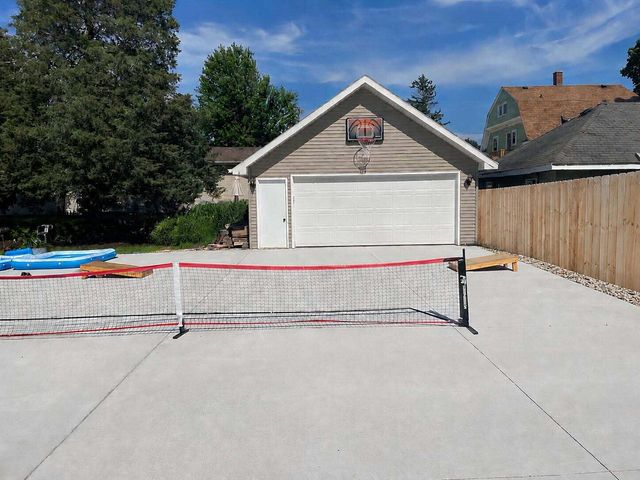 335 Howard STREET, Walworth, WI 53184