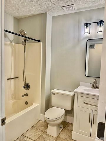 3060 Laurel Village Circle, St Peters, MO 63376