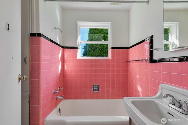 7508 56th Avenue NE, Seattle, WA 98115