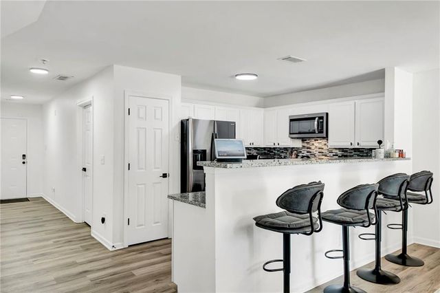 5356 Creekview Way, Ellenwood, GA 30294