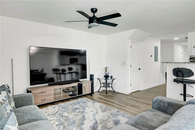 5356 Creekview Way, Ellenwood, GA 30294