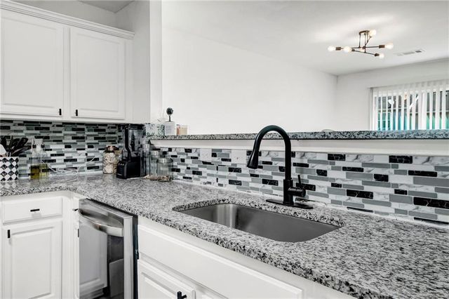 5356 Creekview Way, Ellenwood, GA 30294