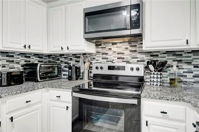 5356 Creekview Way, Ellenwood, GA 30294