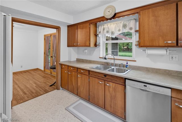 4740 Silverdale Road, North Olmsted, OH 44070