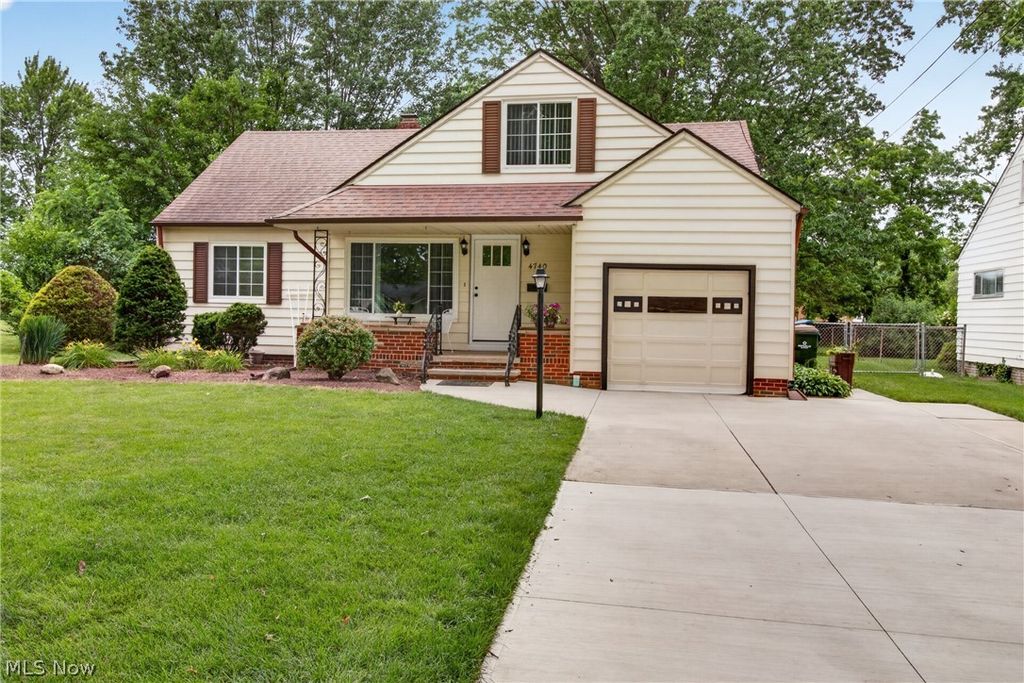 4740 Silverdale Road, North Olmsted, OH 44070