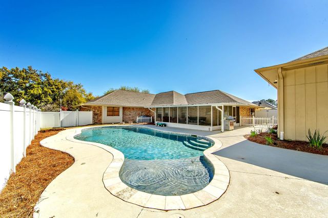 220 Ouiski Bayou Drive, Houma, LA 70360