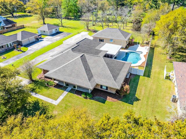 220 Ouiski Bayou Drive, Houma, LA 70360