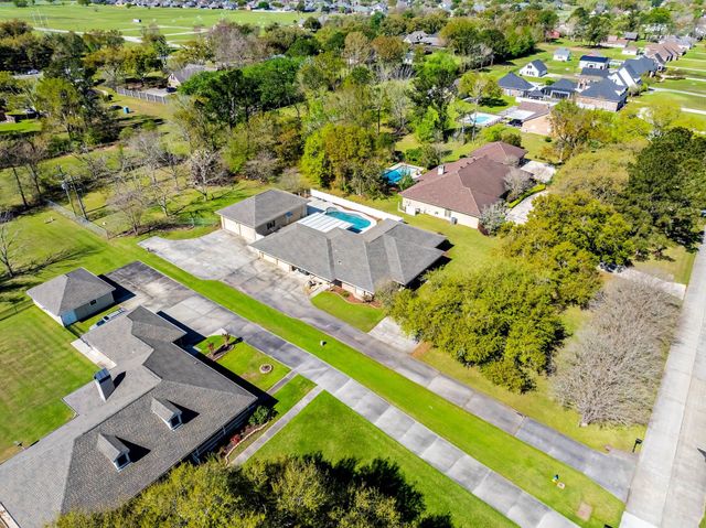 220 Ouiski Bayou Drive, Houma, LA 70360