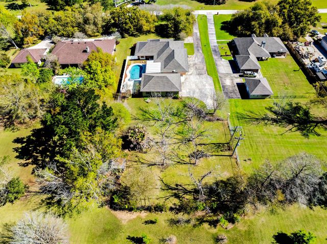 220 Ouiski Bayou Drive, Houma, LA 70360