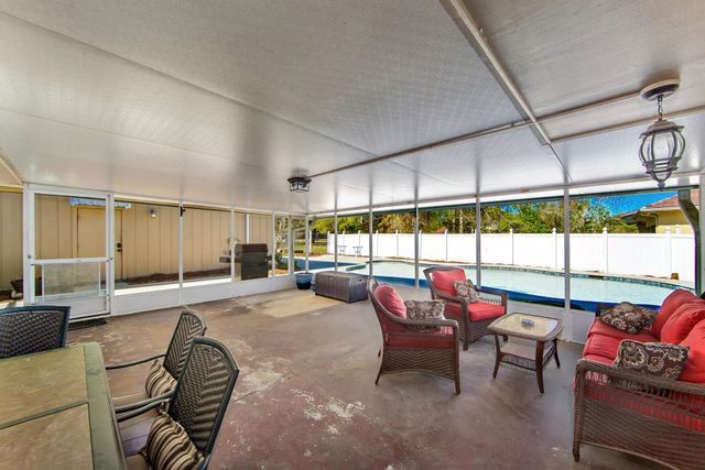 220 Ouiski Bayou Drive, Houma, LA 70360