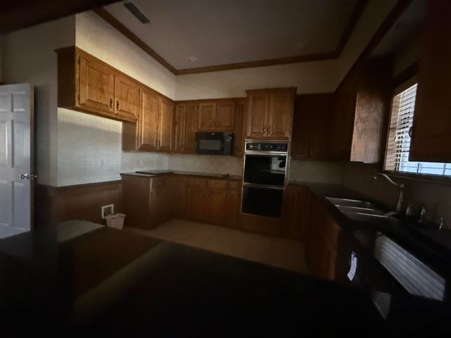 1606 Woodlands, Tyler, TX 75703