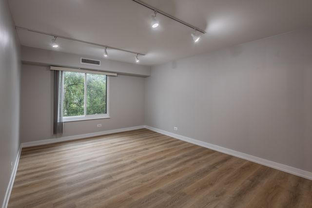 1415 E Central Road 315B, Arlington Heights, IL 60005