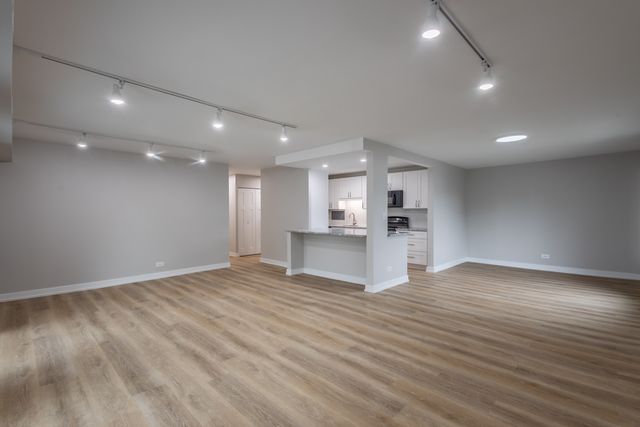 1415 E Central Road 315B, Arlington Heights, IL 60005