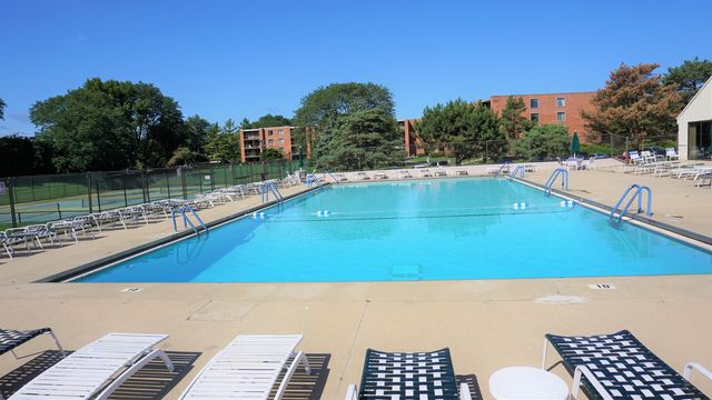 1415 E Central Road 315B, Arlington Heights, IL 60005