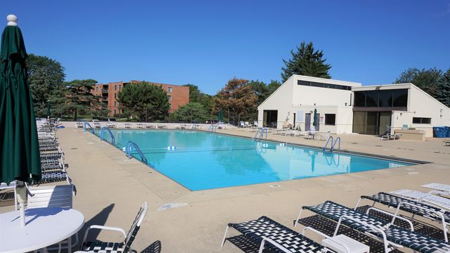1415 E Central Road 315B, Arlington Heights, IL 60005