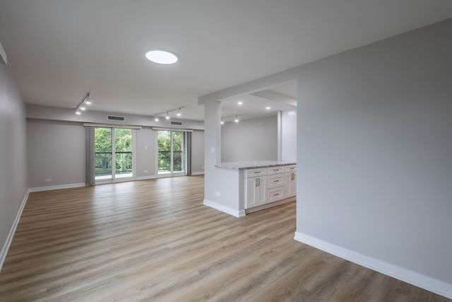 1415 E Central Road 315B, Arlington Heights, IL 60005