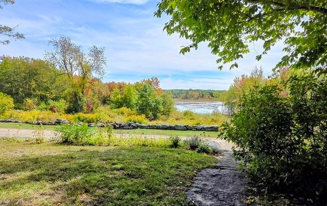 47 Harty Dr, Petersham, MA 01366