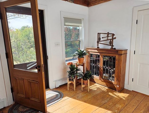 47 Harty Dr, Petersham, MA 01366