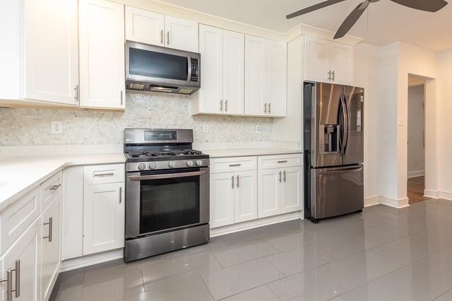 1204 E CRESTWOOD DR, Memphis, TN 38119