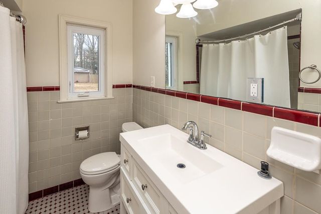 1204 E CRESTWOOD DR, Memphis, TN 38119