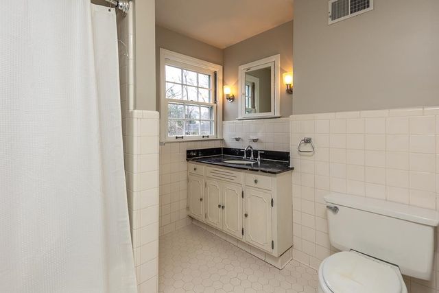 1204 E CRESTWOOD DR, Memphis, TN 38119