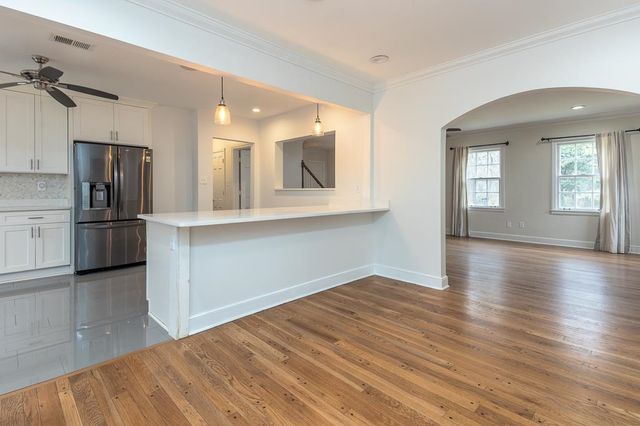 1204 E CRESTWOOD DR, Memphis, TN 38119