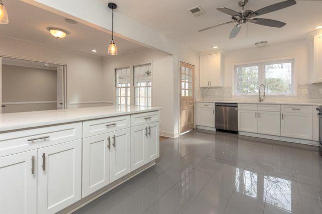 1204 E CRESTWOOD DR, Memphis, TN 38119