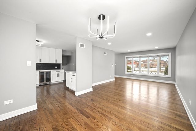 11201 S Deerpath Lane, Palos Hills, IL 60465