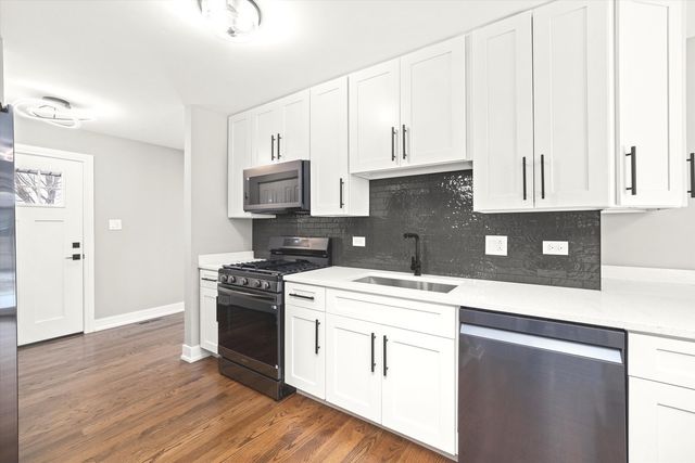 11201 S Deerpath Lane, Palos Hills, IL 60465