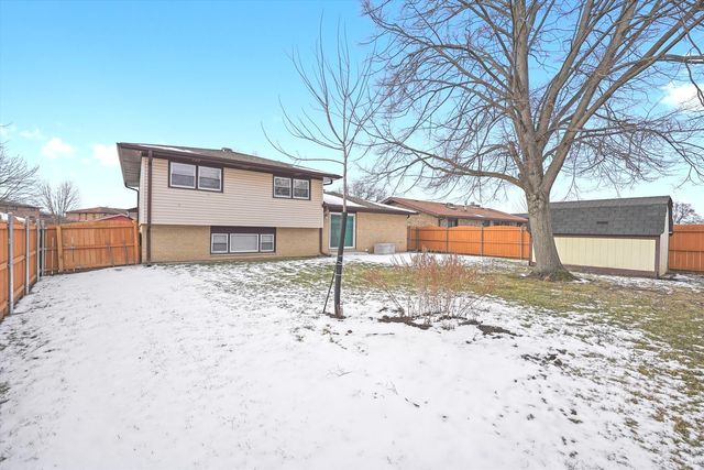 11201 S Deerpath Lane, Palos Hills, IL 60465