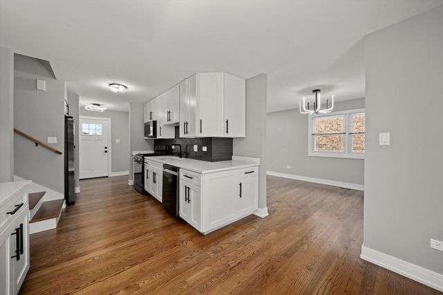 11201 S Deerpath Lane, Palos Hills, IL 60465