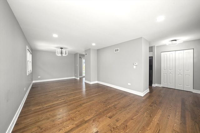 11201 S Deerpath Lane, Palos Hills, IL 60465