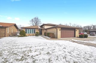 11201 S Deerpath Lane, Palos Hills, IL 60465