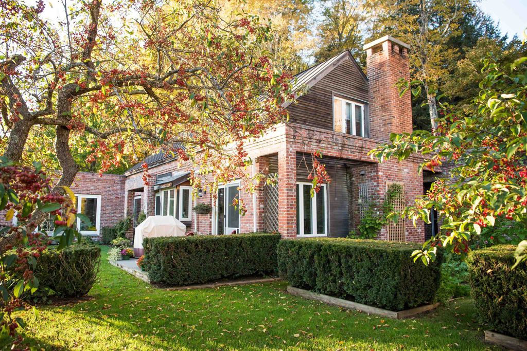 487 Vermont Route 100, Londonderry, VT 05148