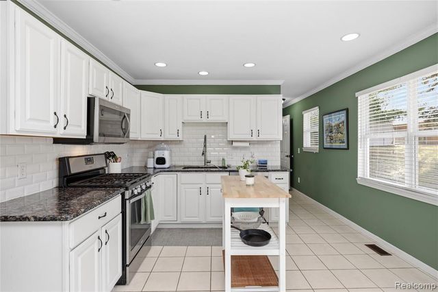 1501 Miller Road, Lake Orion, MI 48362