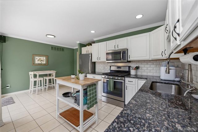 1501 Miller Road, Lake Orion, MI 48362