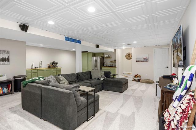 1501 Miller Road, Lake Orion, MI 48362