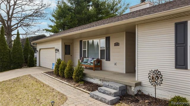 1501 Miller Road, Lake Orion, MI 48362