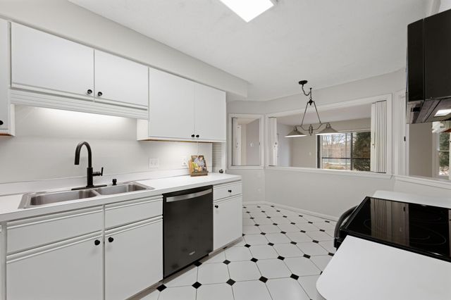 3030 Saint Albans Mill Road 115, Minnetonka, MN 55305