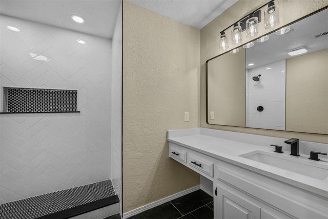 9 NW 60Th St, Lawton, OK 73505