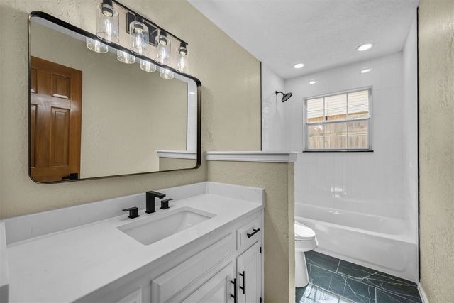 9 NW 60Th St, Lawton, OK 73505